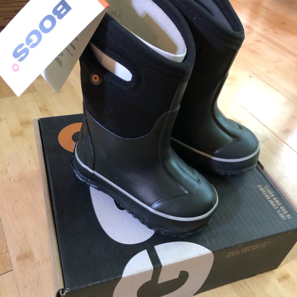 Bogs black kids/toddler boots in size 10- new in box